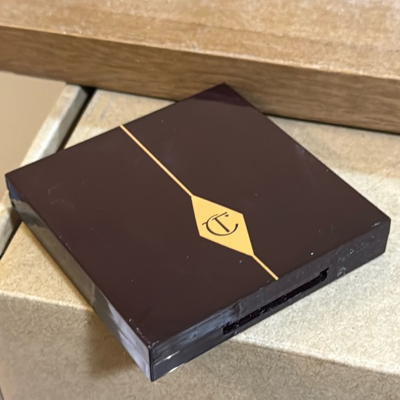 Charlotte Tilbury - LUXURY PALETTE - THE VINTAGE VAMP - Picture 2 of 3